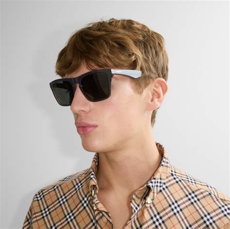 Sonnenbrille mit eckiger Fassung und Check (Schwarz/Beige)